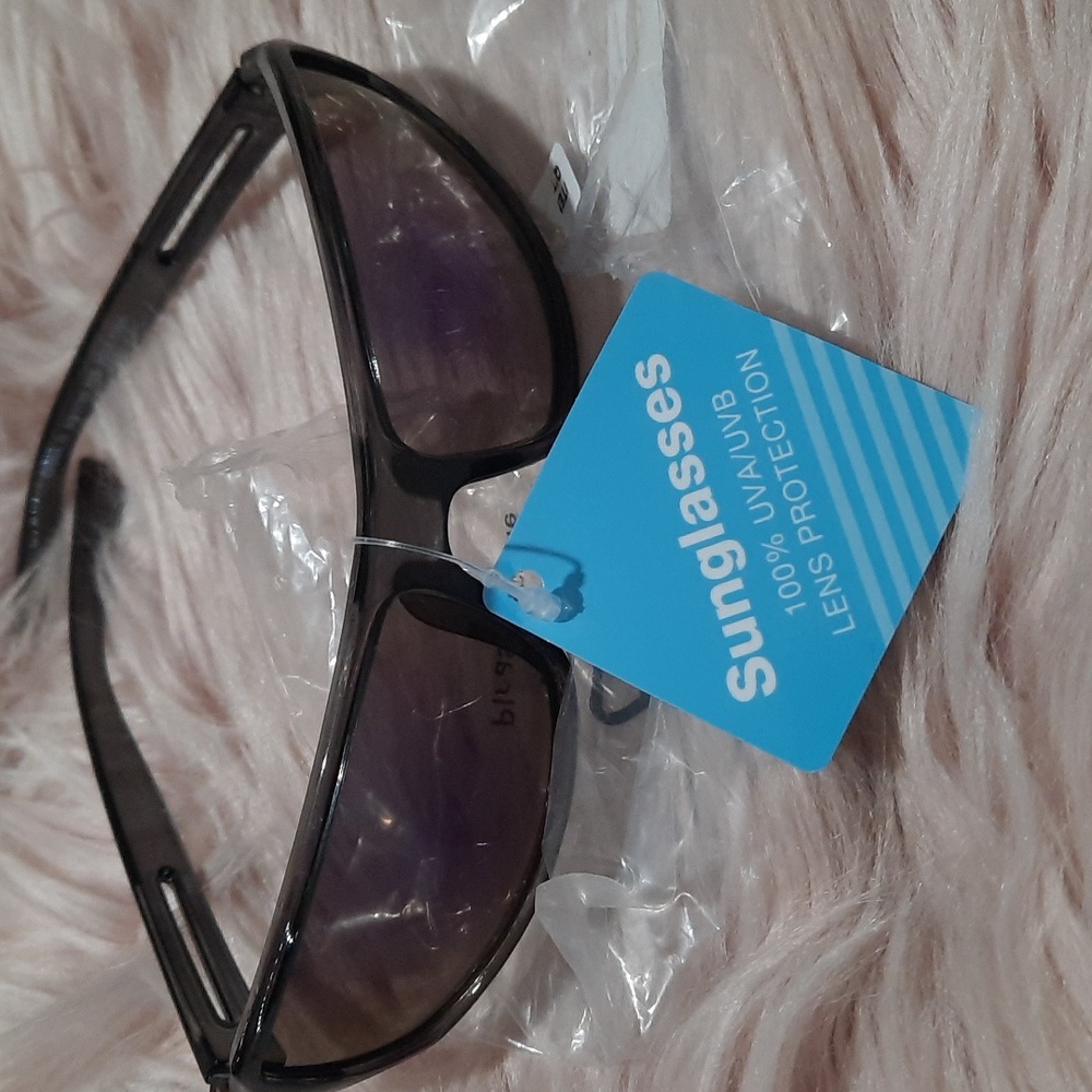 Nwt Gray 100% uva/uvb sunglasses Walgreens